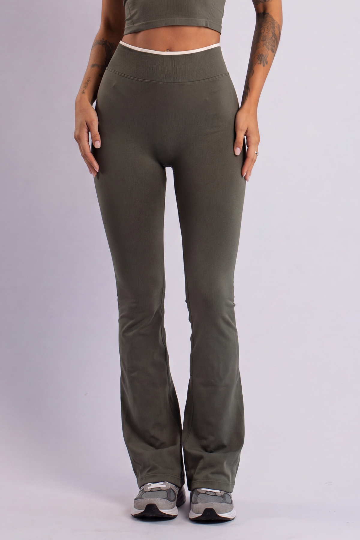 Two-Tone V-Cut Waistband Flare Leggings Green