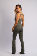 Two-Tone V-Cut Waistband Flare Leggings Green