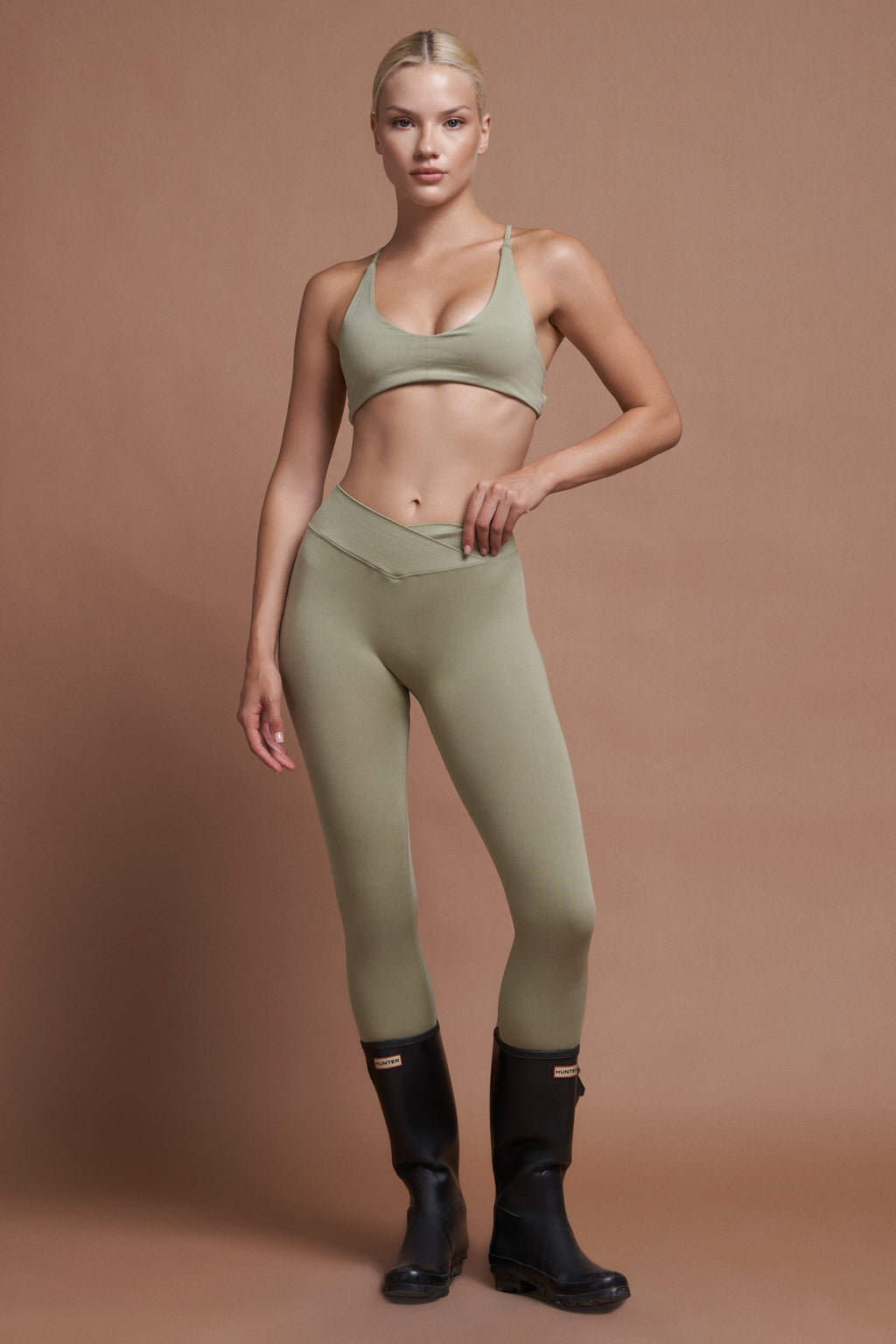 MOSS – Green Seamless V-Cut Scrunch Leggings