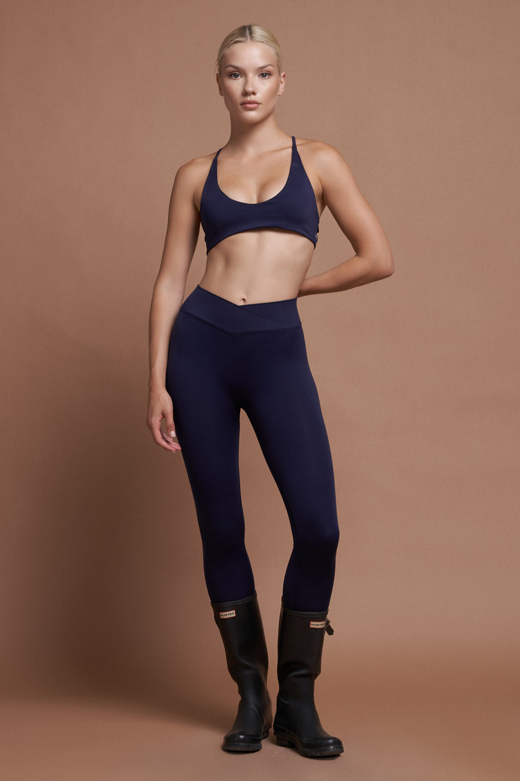 MOSS – Navy Seamless V-Cut Scrunch Leggings