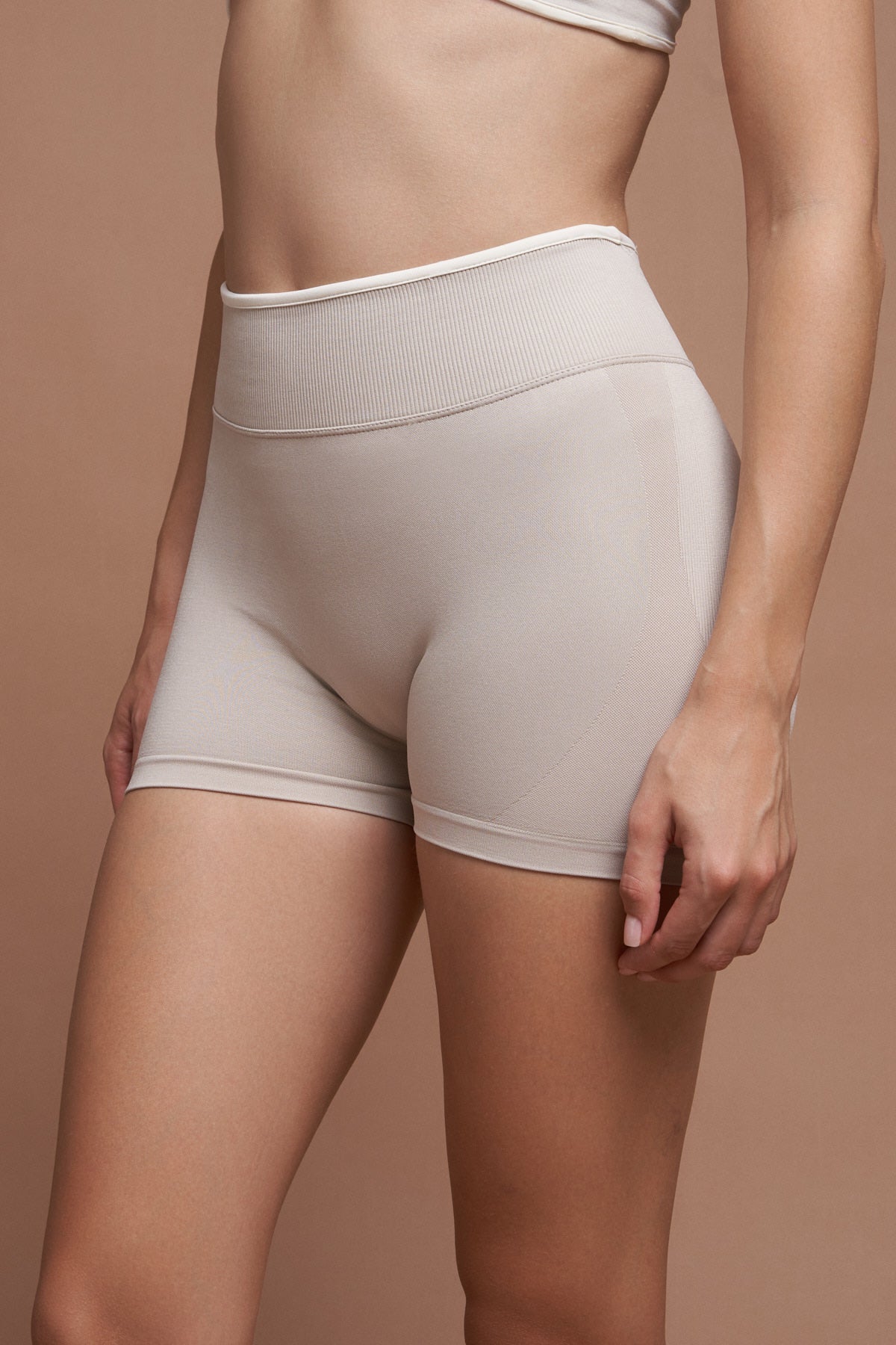RIVA – Two-Tone Gray Seamless Scrunch Shorts