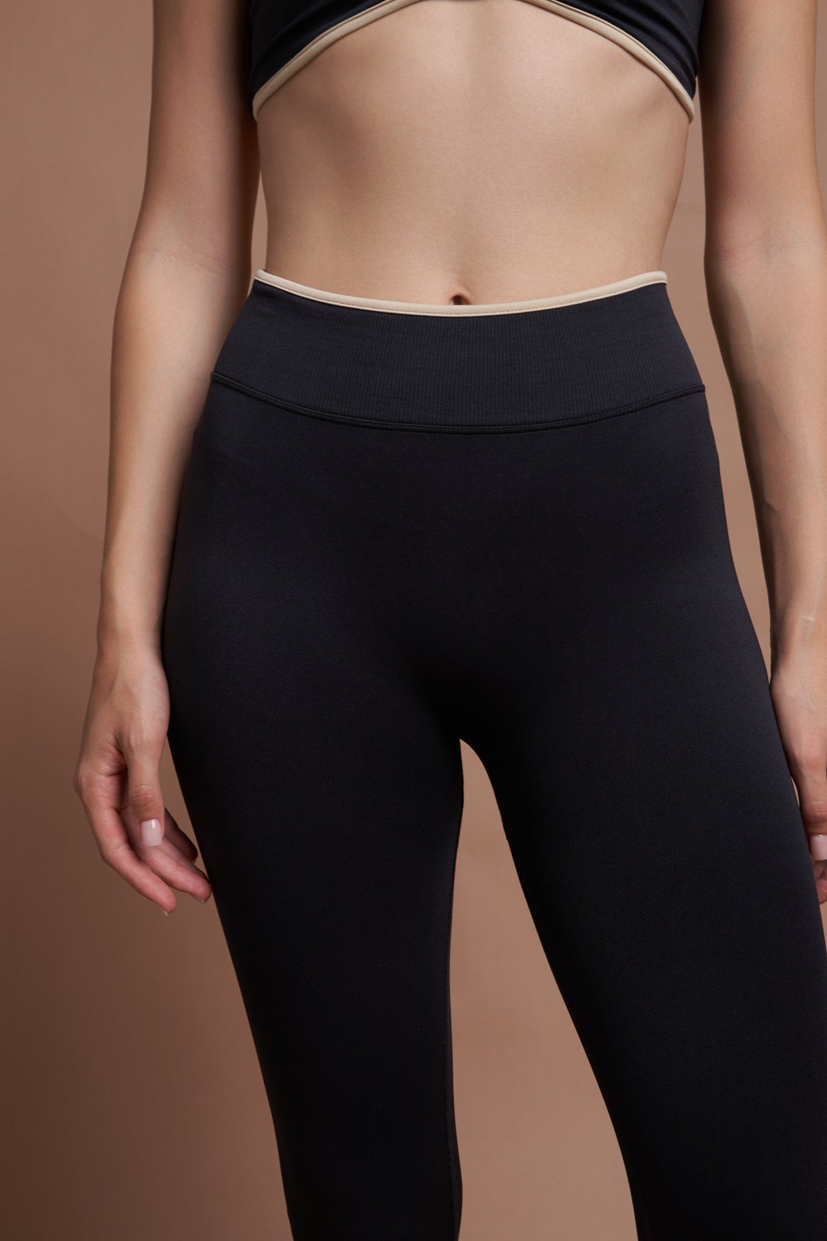 Sierra Black Two-Tone Seamless Scrunch Shaping Leggings
