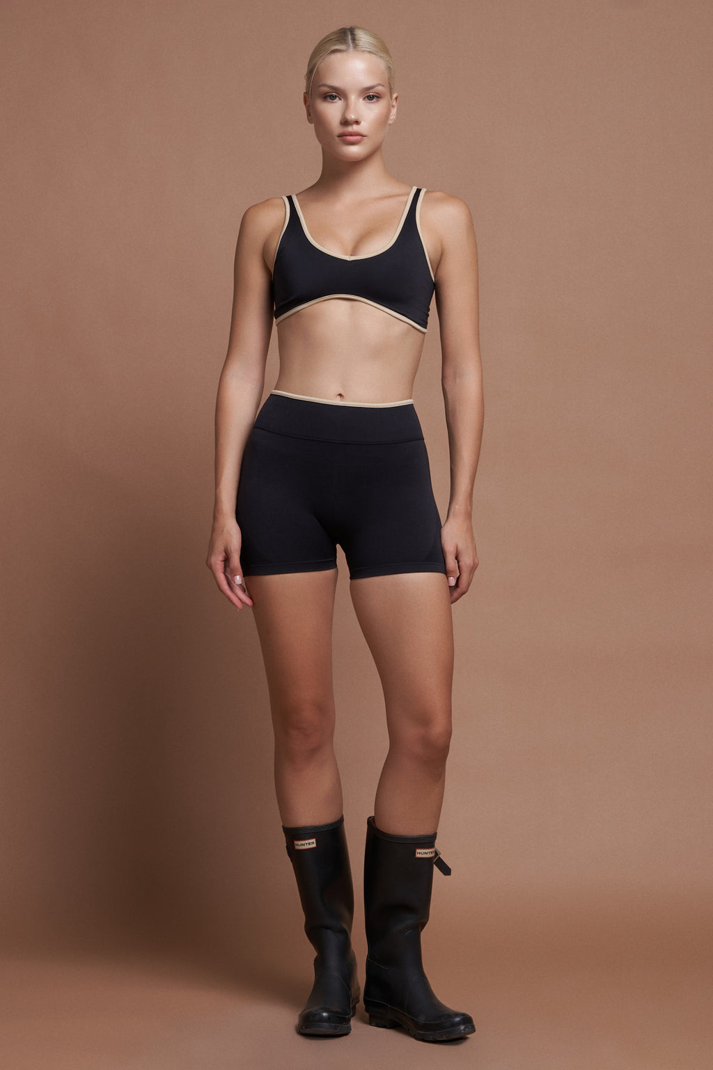 RIVA – Black Two-Tone Seamless Scrunch Shorts