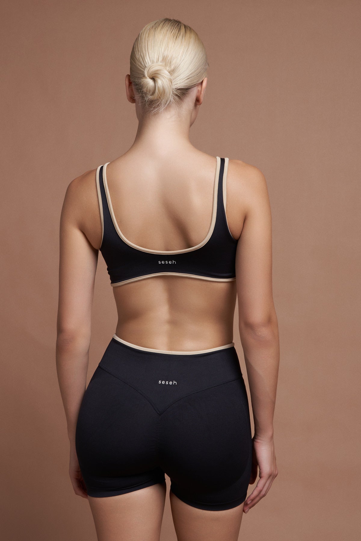 RIVA – Black Two-Tone Seamless Scrunch Shorts