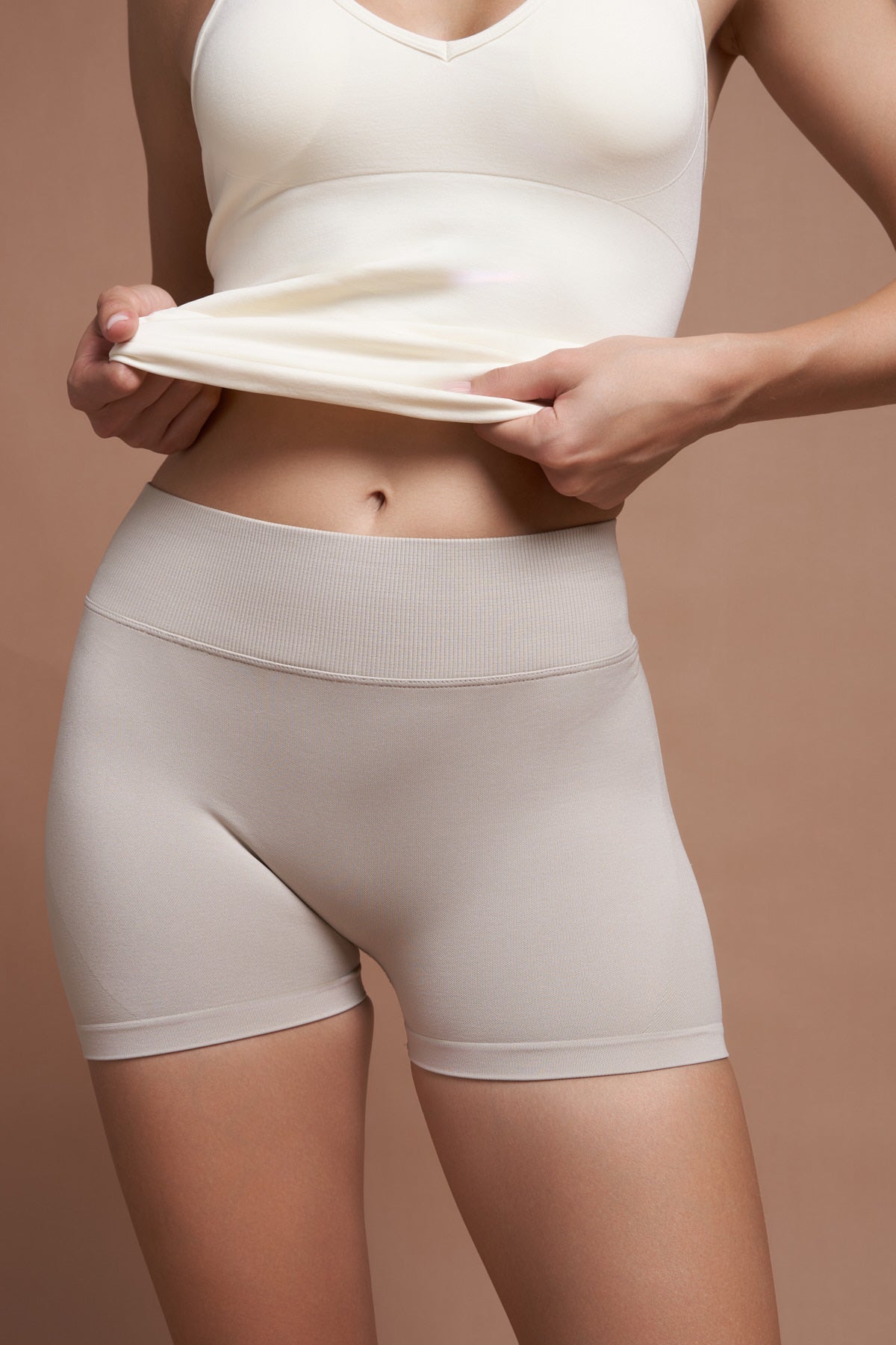 ETNA – Gray Seamless Scrunch Shorts