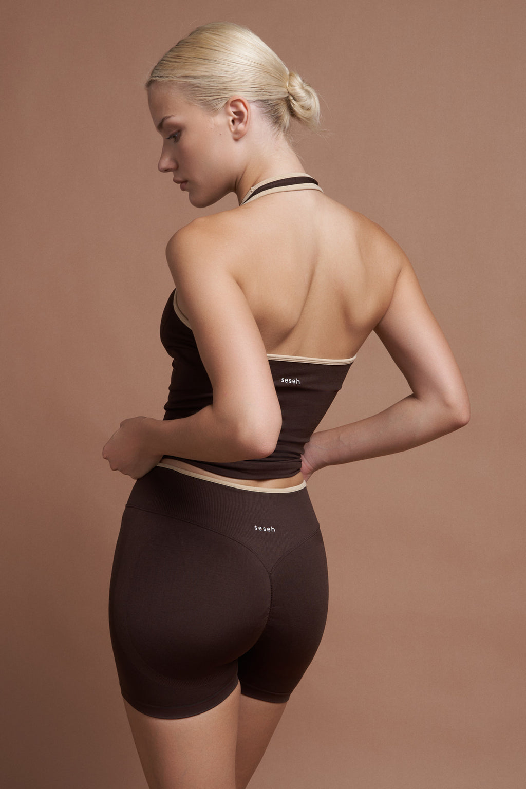 RIVA – Brown Two-Tone Seamless Scrunch Shorts