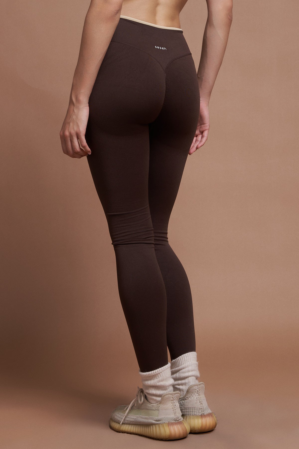 SIERRA – Brown Two-Tone Seamless Scrunch Shaping Leggings