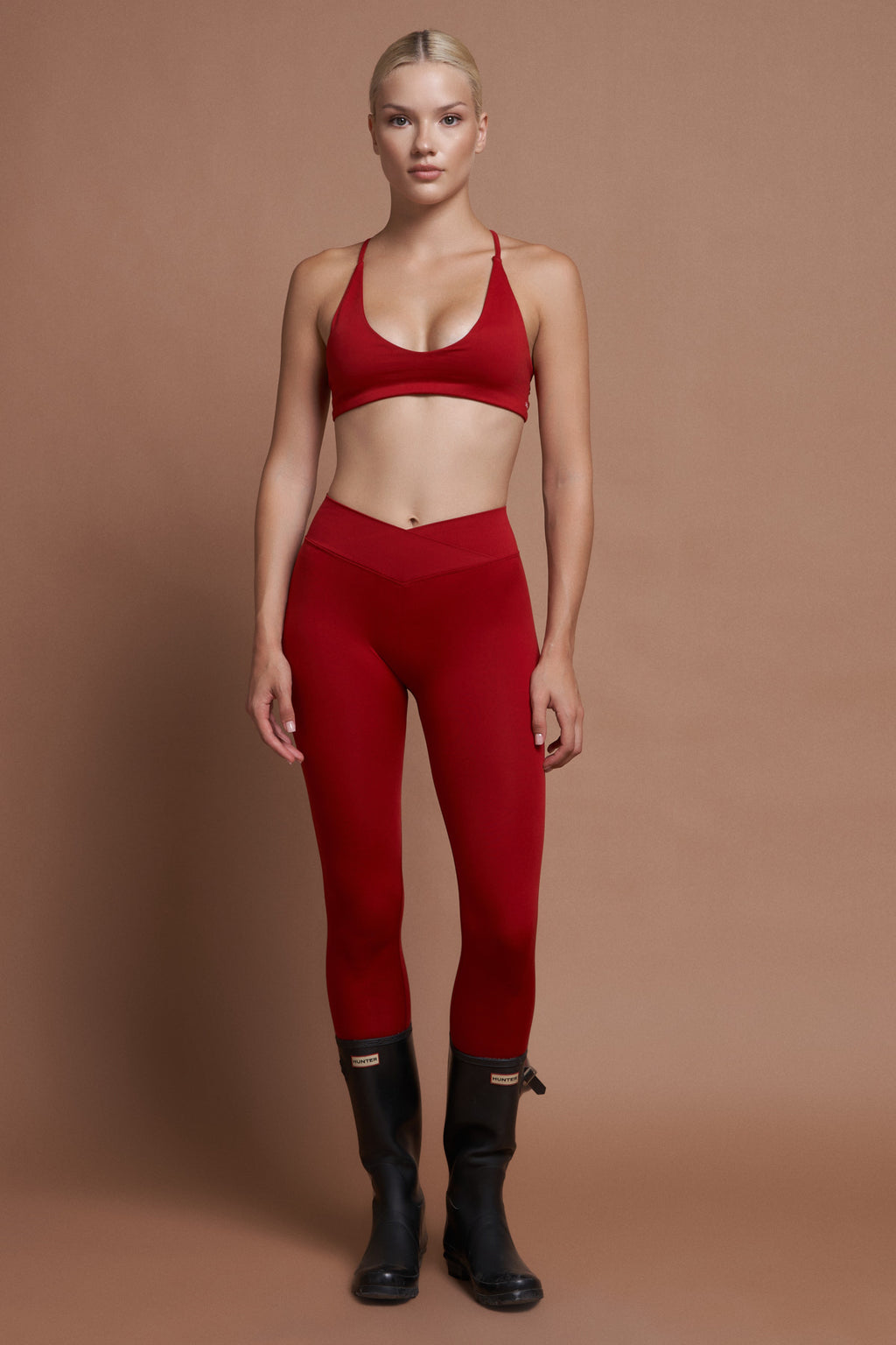 MOSS – Red Seamless V-Cut Scrunch Leggings