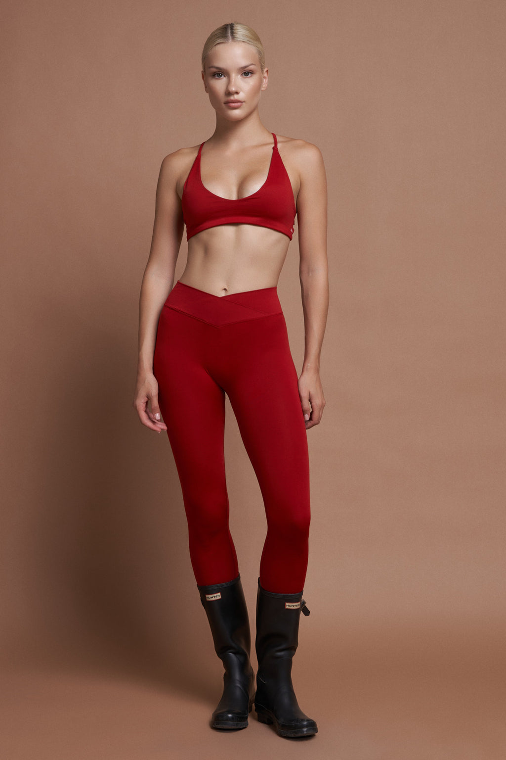 MOSS – Red Seamless V-Cut Scrunch Leggings