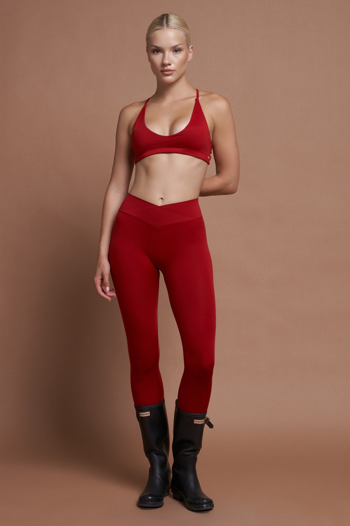 MOSS – Red Seamless V-Cut Scrunch Leggings