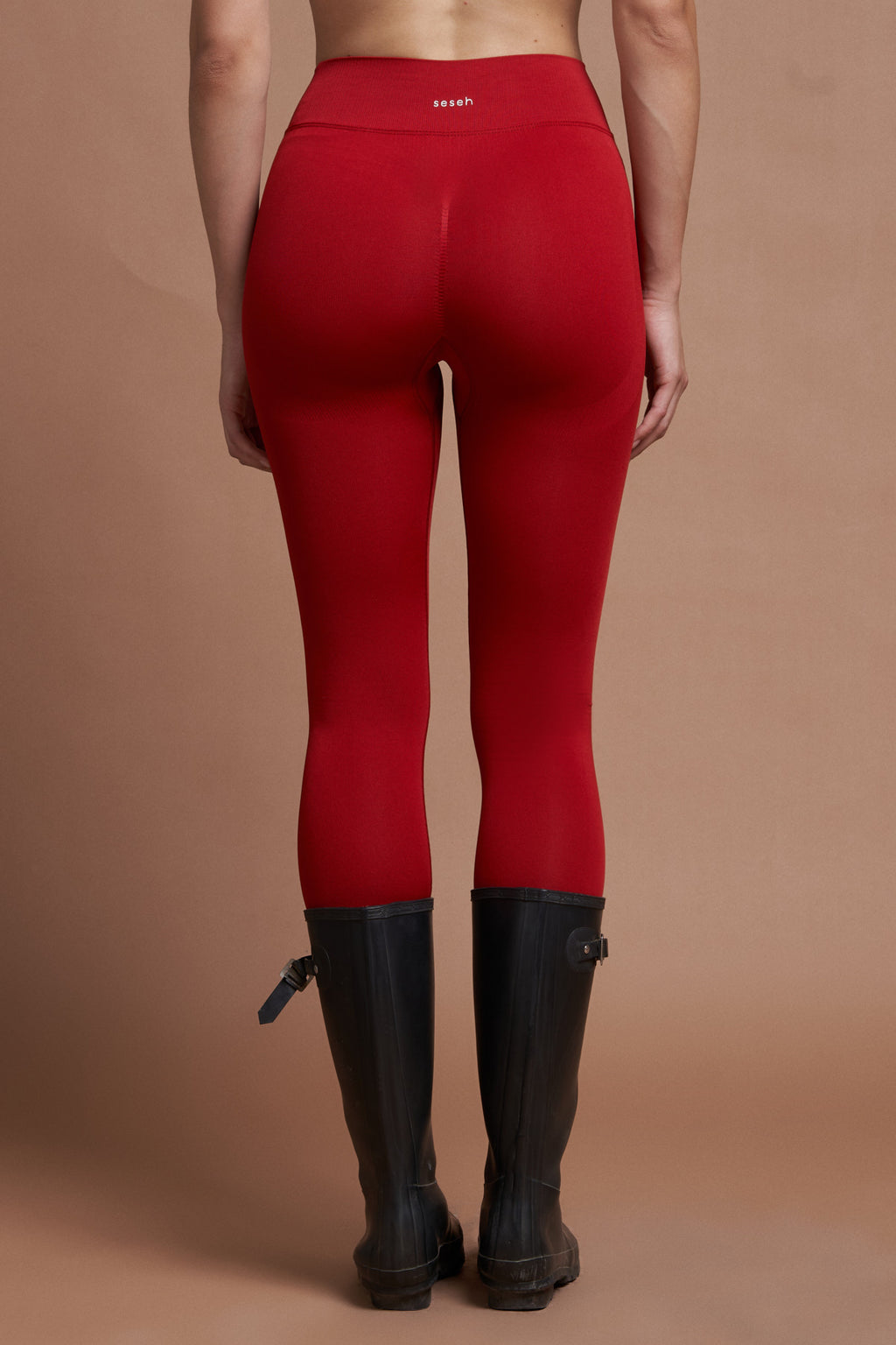 MOSS – Red Seamless V-Cut Scrunch Leggings