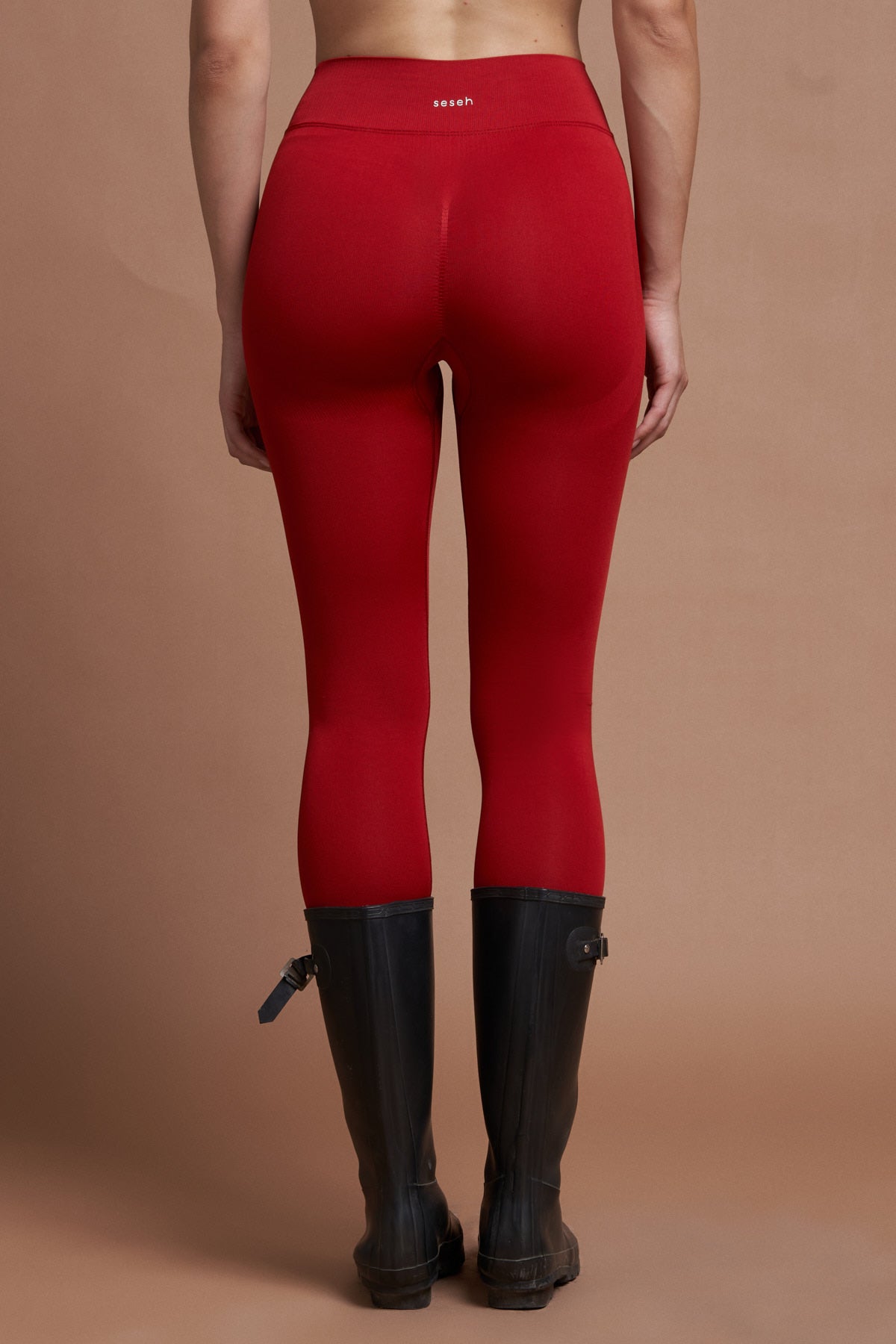 MOSS – Red Seamless V-Cut Scrunch Leggings