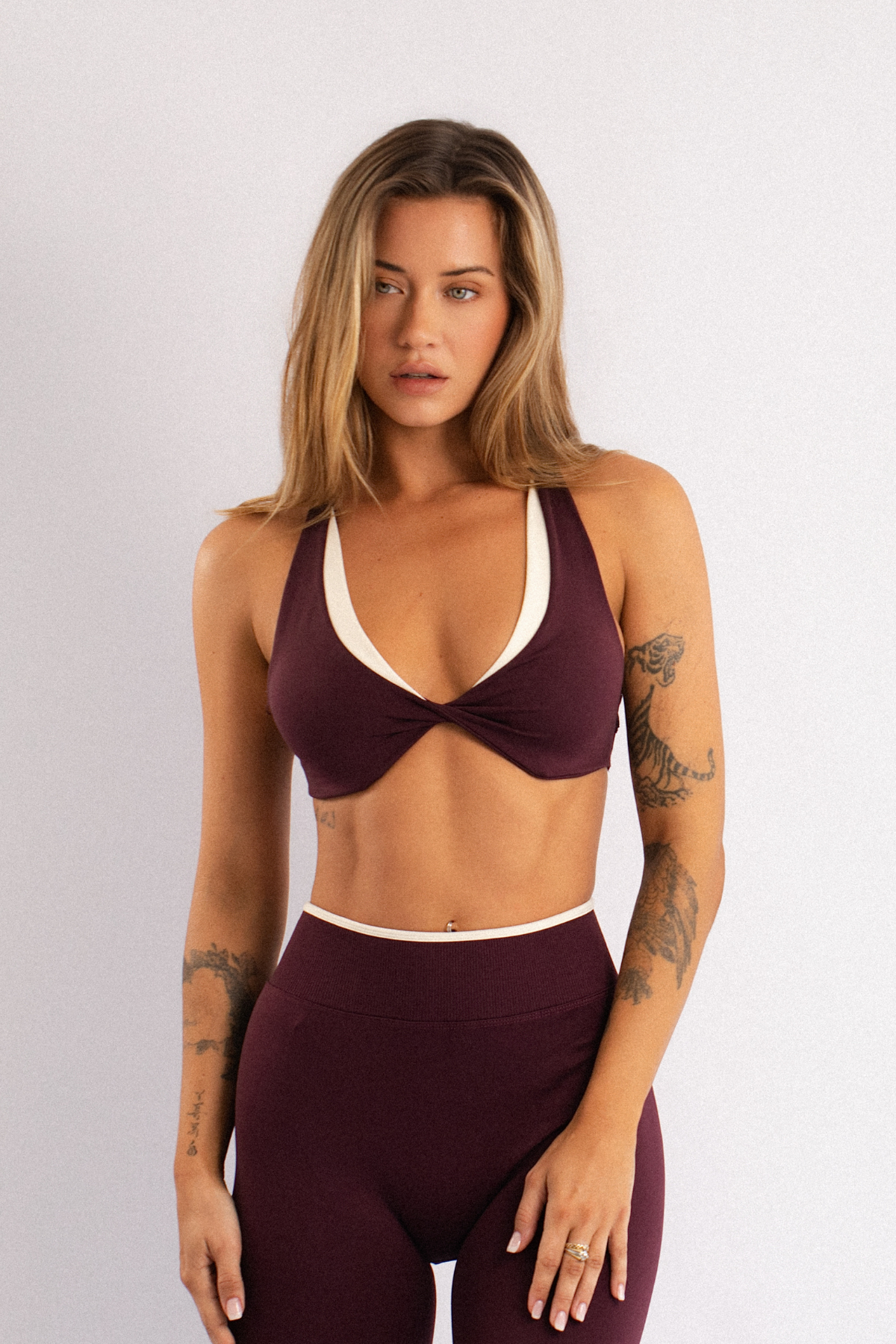 Contrast Two-Tone Twist Bra Burgundy