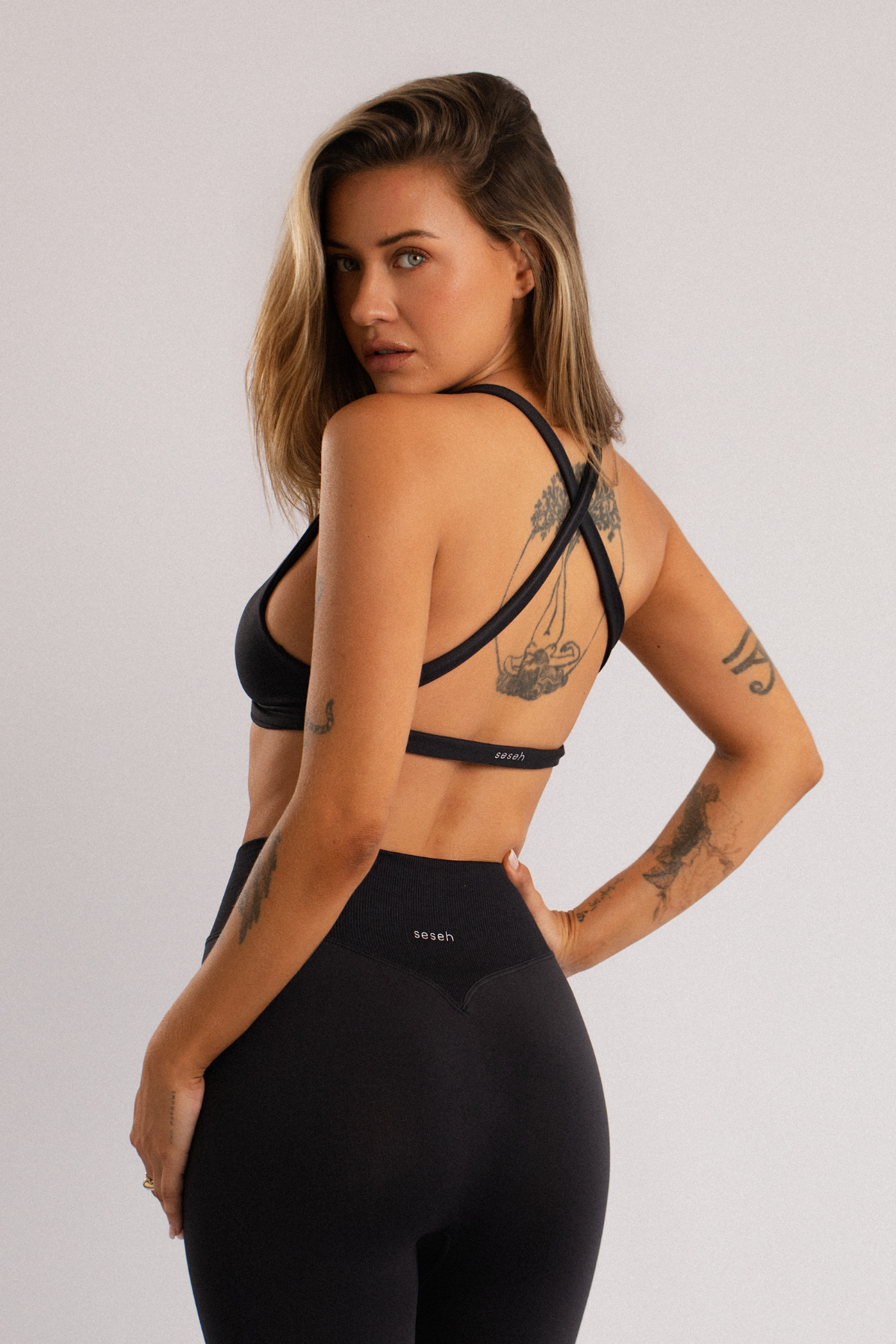 Contrast Two-Tone Twist Bra Black