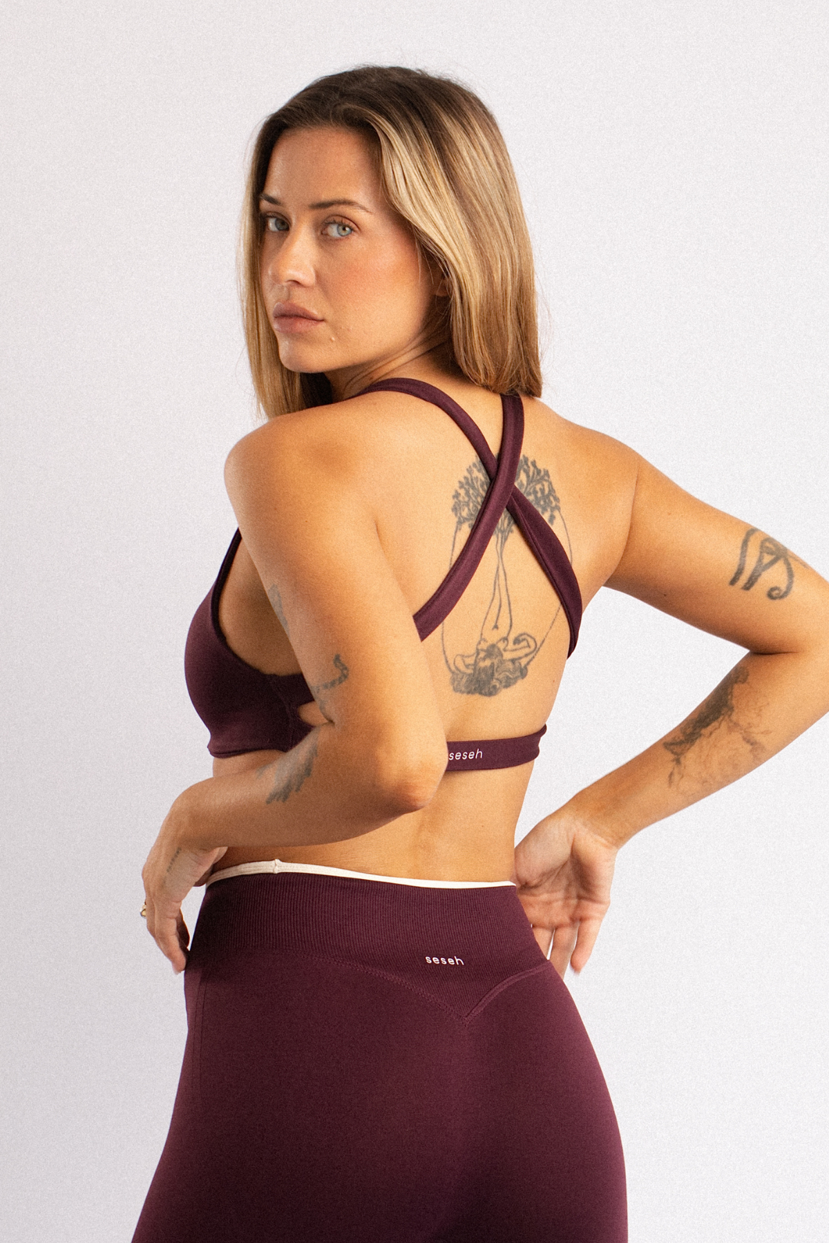 Contrast Two-Tone Twist Bra Burgundy