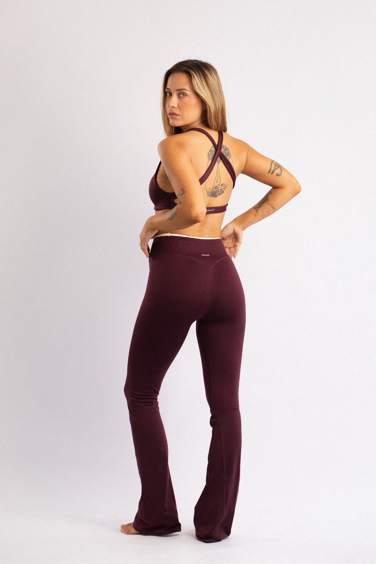 Two-Tone V-Cut Waistband Flare Leggings Burgundy