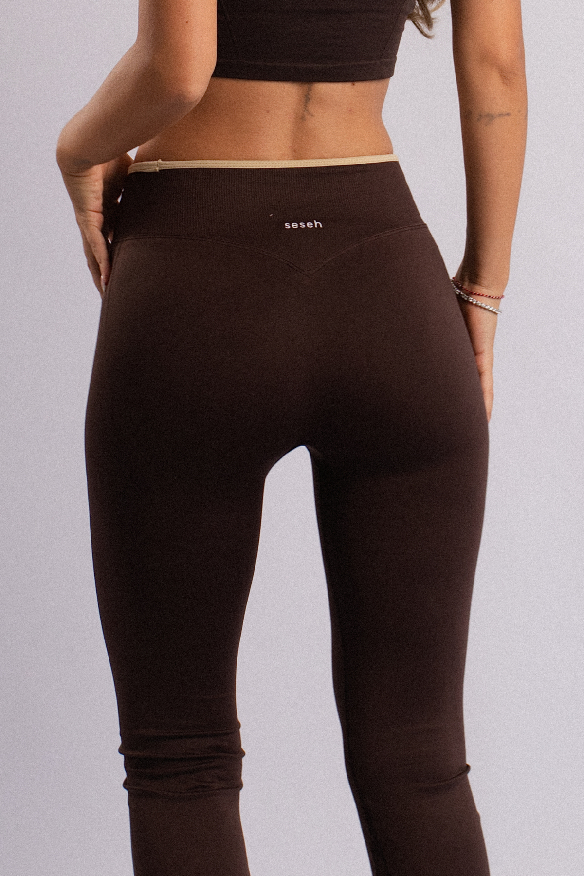 Two-Tone V-Cut Waistband Flare Leggings Brown