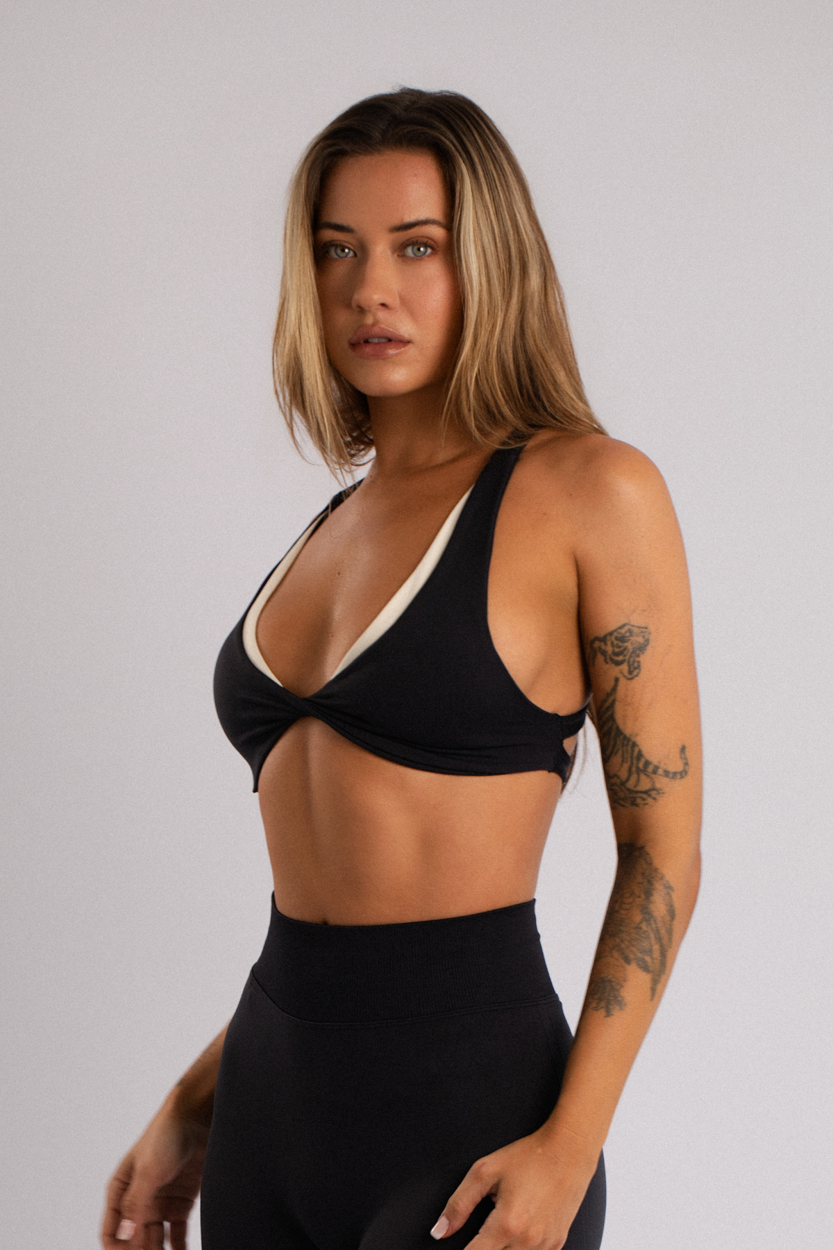 Contrast Two-Tone Twist Bra Black